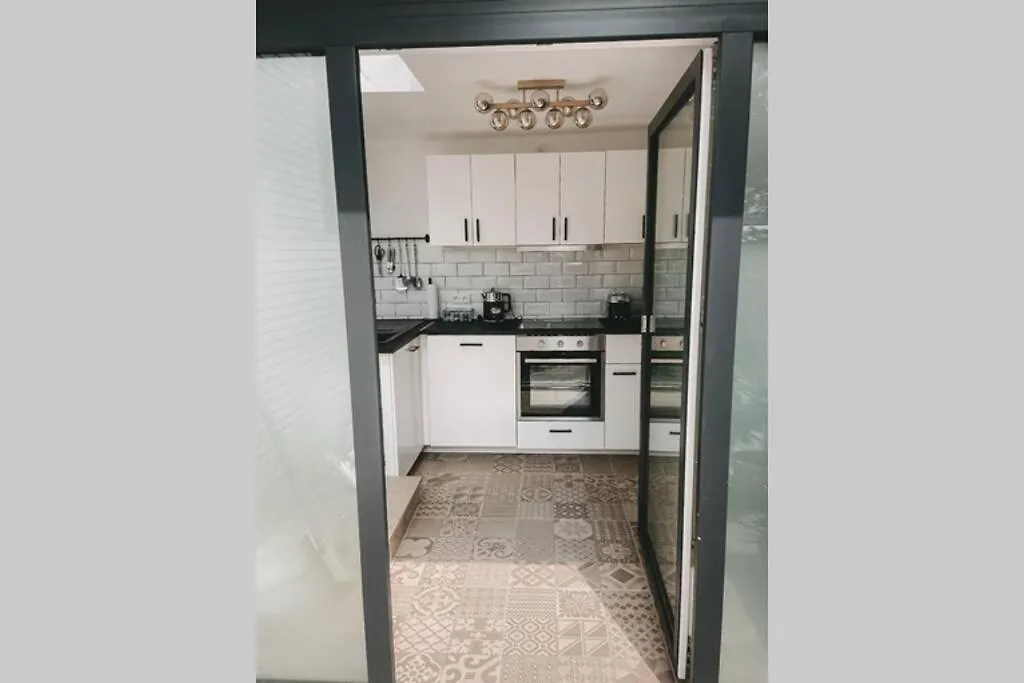 Wunderschoene Sanierte Wohnung Vor Den Toren Koelns 0*, Keulen Duitsland