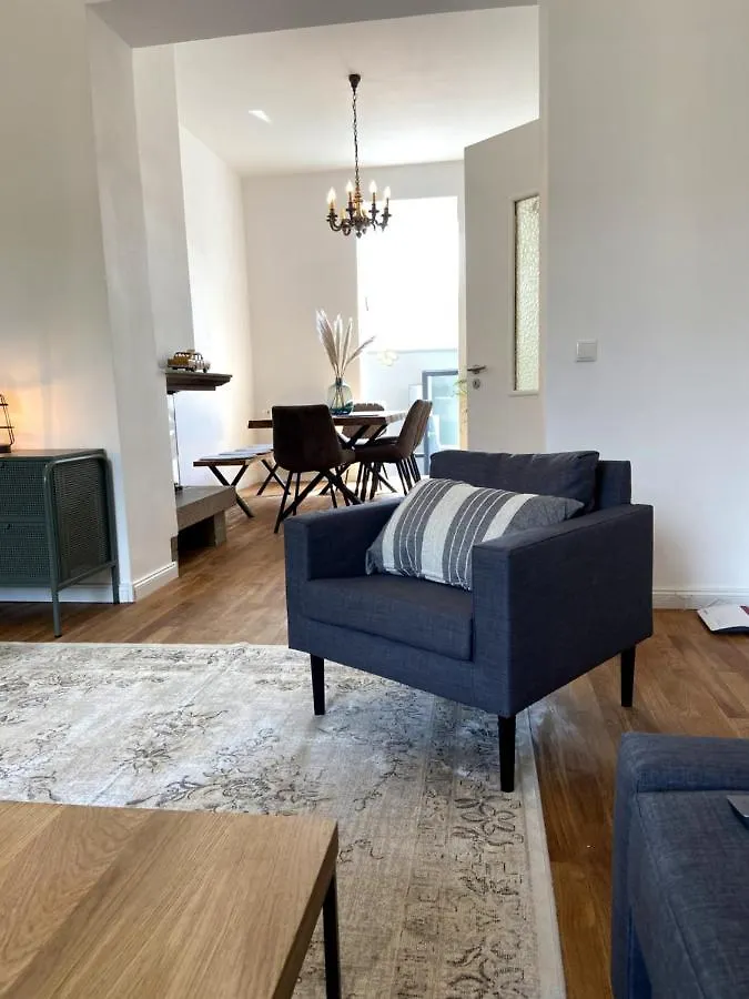 Wunderschoene Sanierte Wohnung Vor Den Toren Koelns アパート ケルン