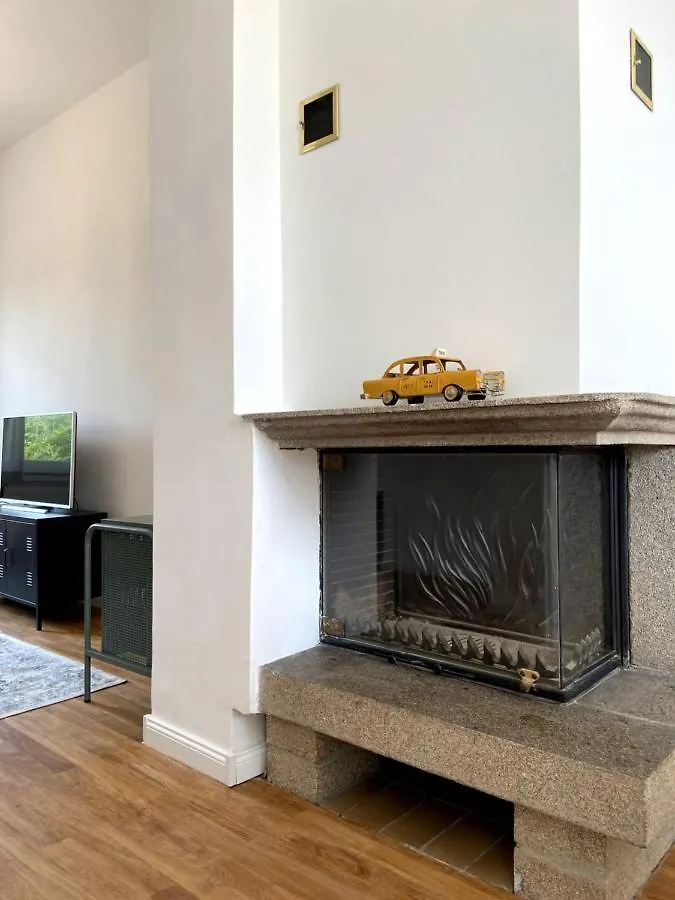 アパート Wunderschoene Sanierte Wohnung Vor Den Toren Koelns ドイツ