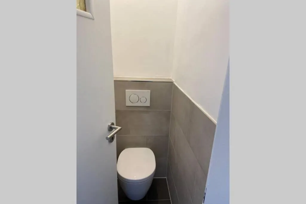 Wunderschoene Sanierte Wohnung Vor Den Toren Koelns Apartment
